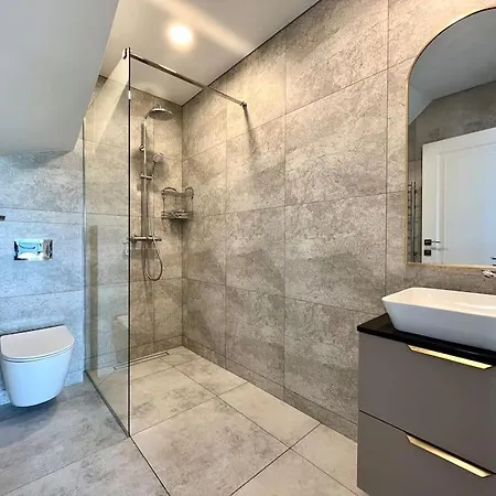 House Apartment *